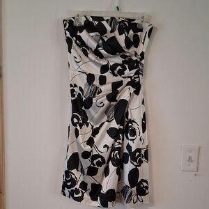 White House Black Market Strapless Black And White Floral Dress With Wire Sides